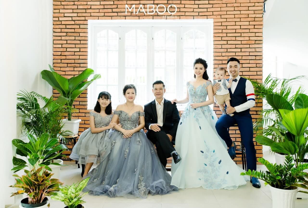 Chụp ảnh gia đình tại studio là một lựa chọn thông minh cho nhiều gia đình. Nó mang lại sự chuyên nghiệp, tiện lợi, và tiết kiệm chi phí, đồng thời tạo ra không gian đẹp để tạo dấu ấn về tình yêu và kết nối trong gia đình. (Nguồn: Internet)