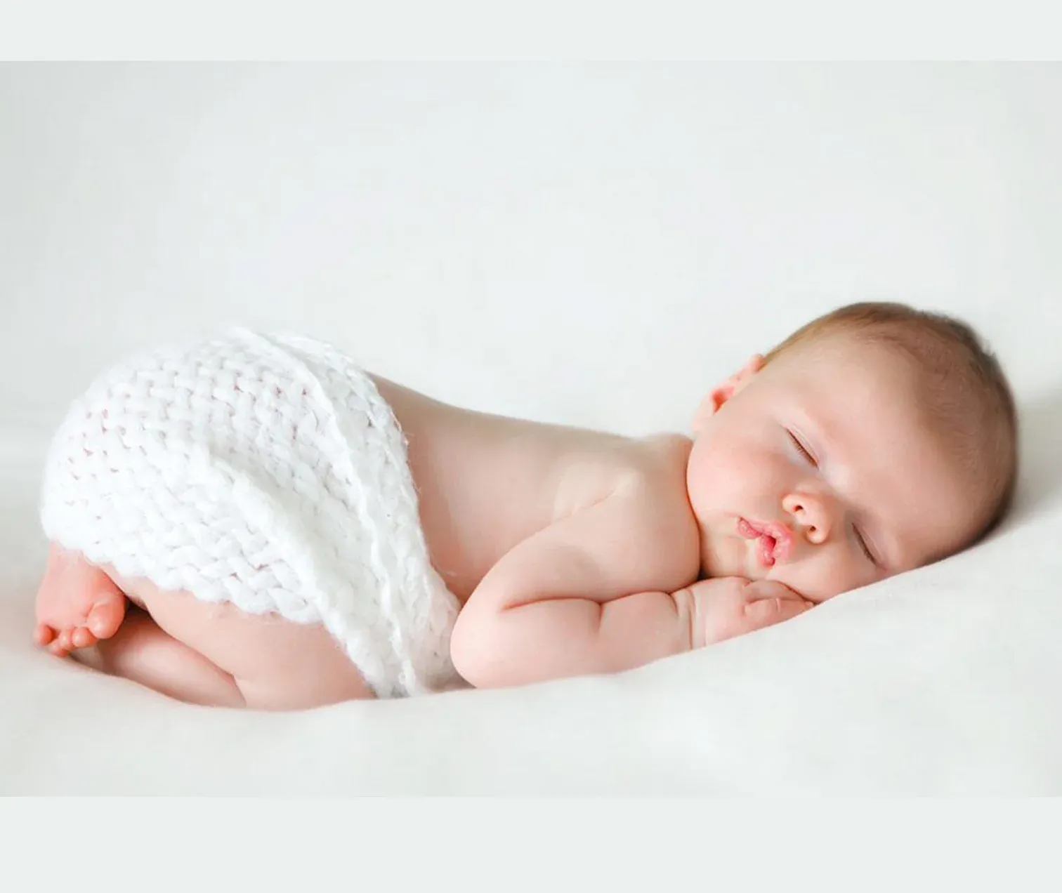 Bố mẹ cần luôn chú ý đến việc giữ ấm cho bé trước và trong suốt buổi chụp ảnh