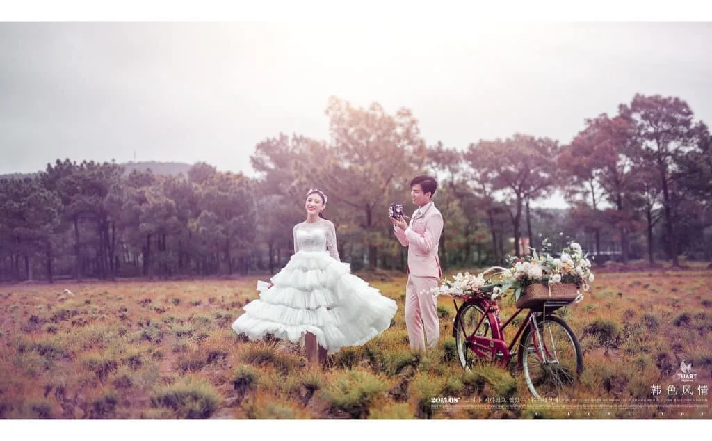 Khi lên kế hoạch chụp album cưới tại Đà Lạt, việc tránh đám đông và tắc đường là một yếu tố quan trọng
