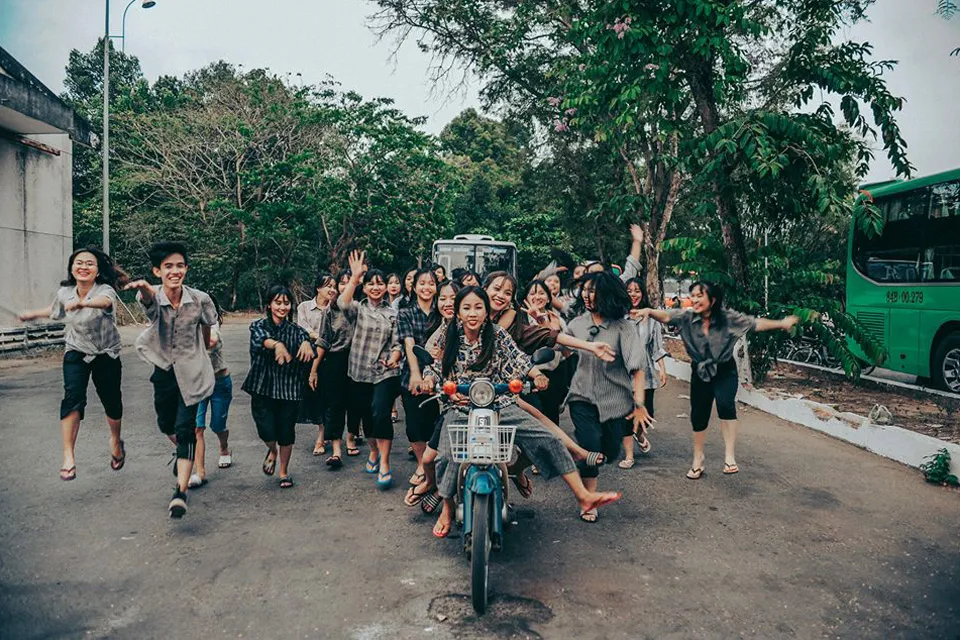 Chụp kỷ yếu photobook với ý tưởng hóa trang