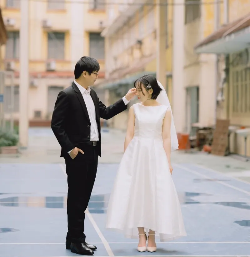 Các bộ váy cưới cổ điển thường được thiết kế với màu sắc nhã nhặn duyên dáng