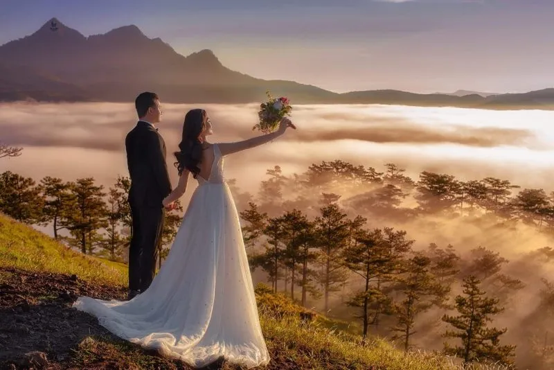 Bài viết này sẽ chia sẻ với bạn những cách tạo dáng chụp ảnh cưới đẹp mắt và độc đáo, giúp album ảnh cưới của bạn trở nên ấn tượng