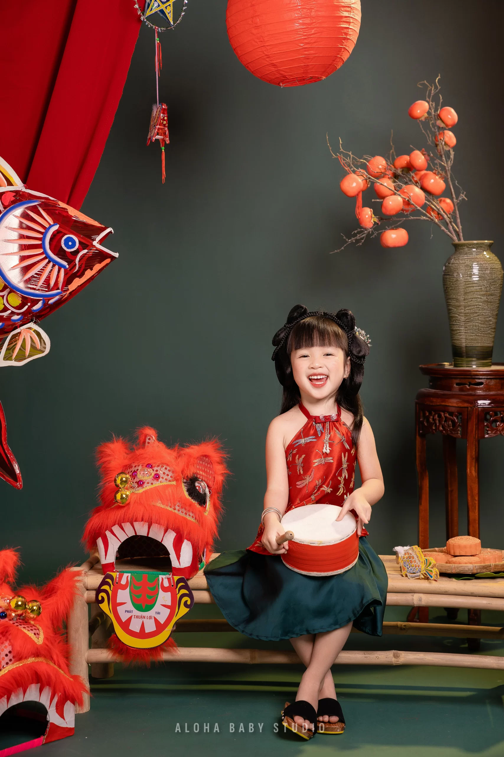 Chụp ảnh Trung Thu cho bé khi đi phá cỗ, rước đèn