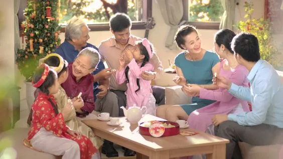 12 cách tạo dáng khi chụp ảnh gia đình đẹp nhất 2023