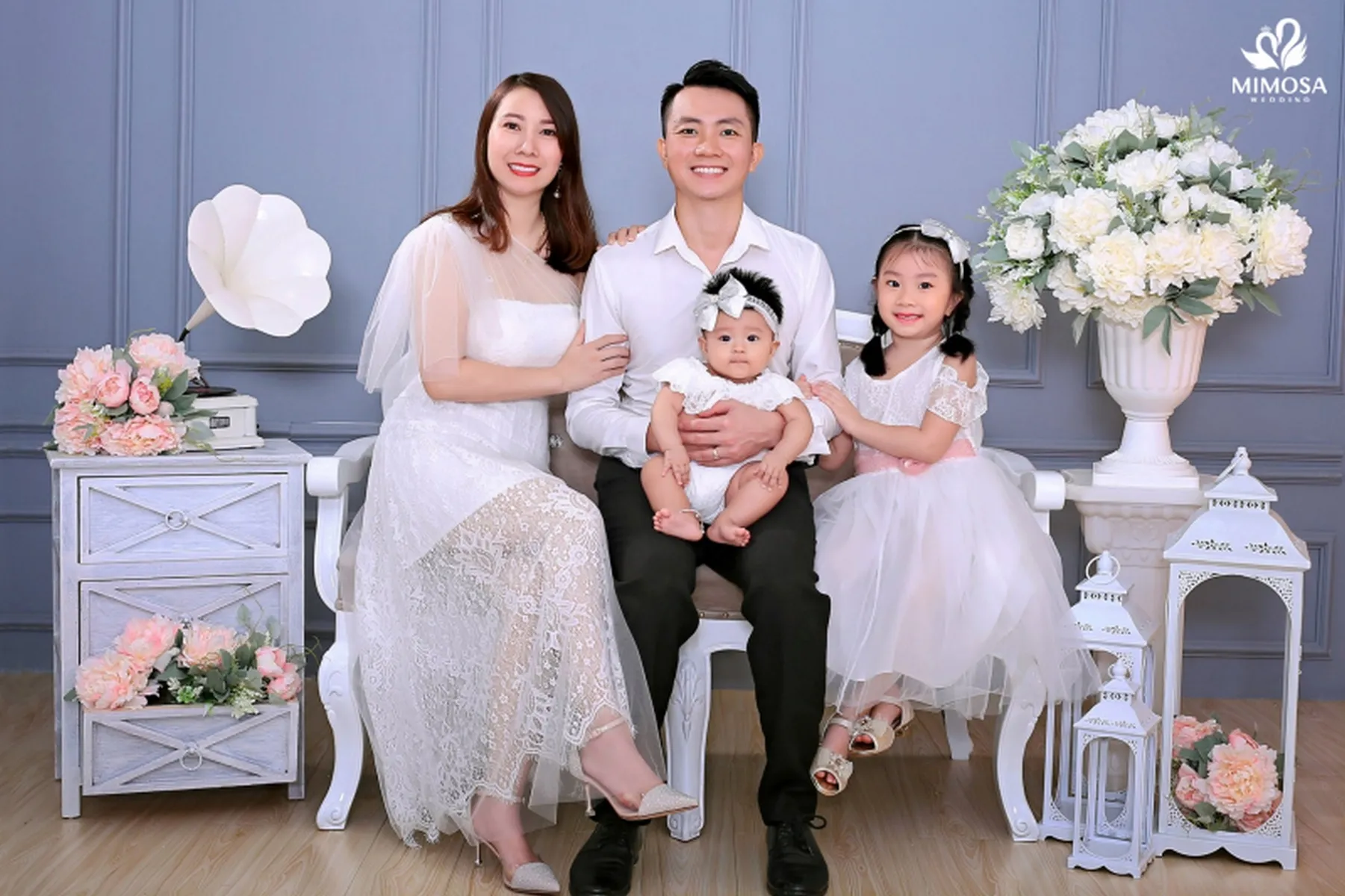 Ý tưởng tạo dáng chụp ảnh gia đình 4 người cực đẹp và đơn giản