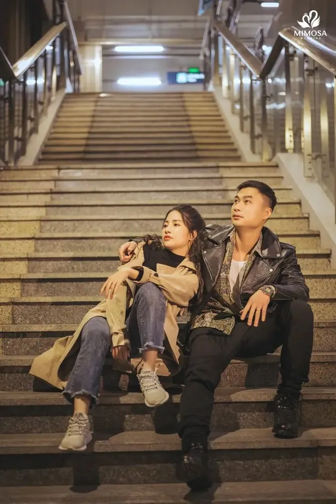 Concept chụp ảnh street style là một xu hướng mới, dễ dàng tiếp cận và tạo không gian cho sự tự do sáng tạo, và đặc biệt phù hợp với phong cách của giới trẻ (Nguồn: Mimosa Wedding)