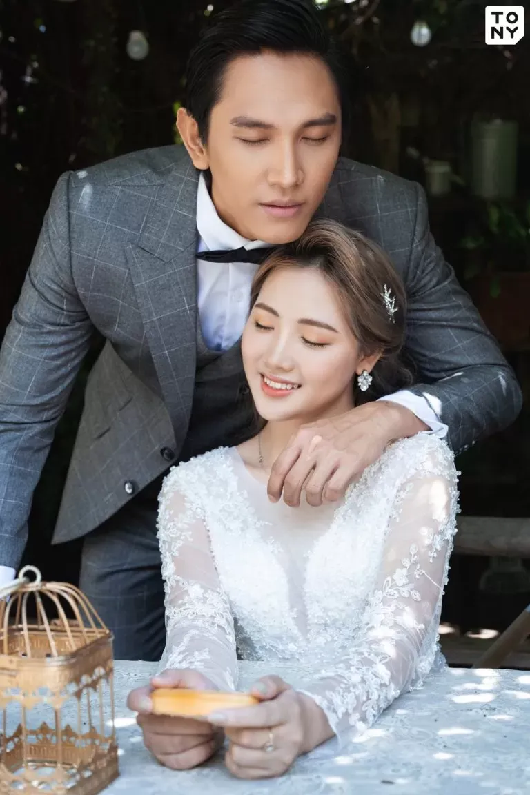 Mang theo kem chống nắng và một chiếc quạt là điều vô cùng quan trọng
