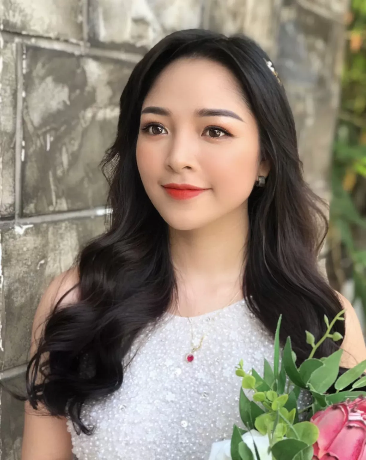 Hãy luôn mang theo nước tẩy trang và sữa rửa mặt mà bạn đã sử dụng hàng ngày và tin tưởng trong thời gian dài