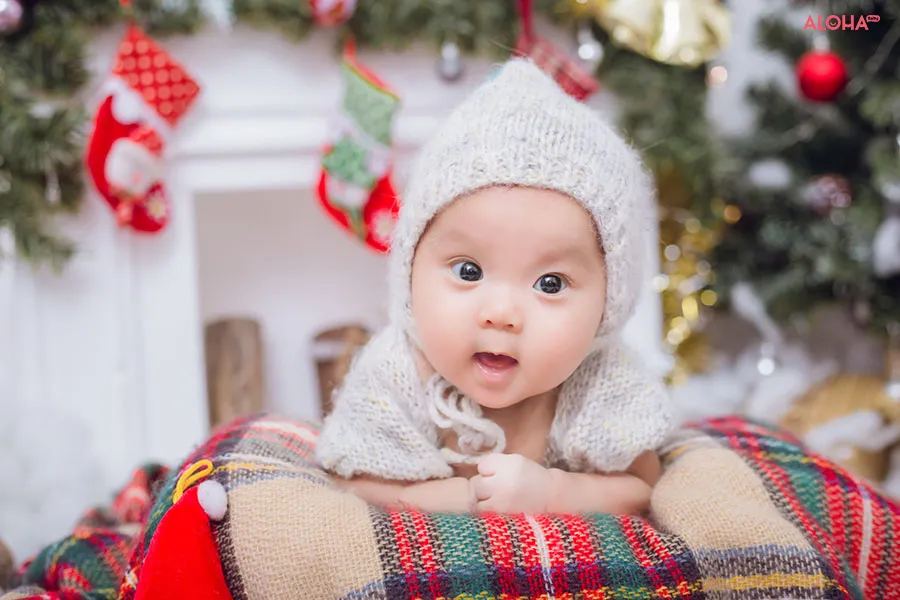 Hạ góc chụp ảnh để ống kính ngang tầm mắt bé