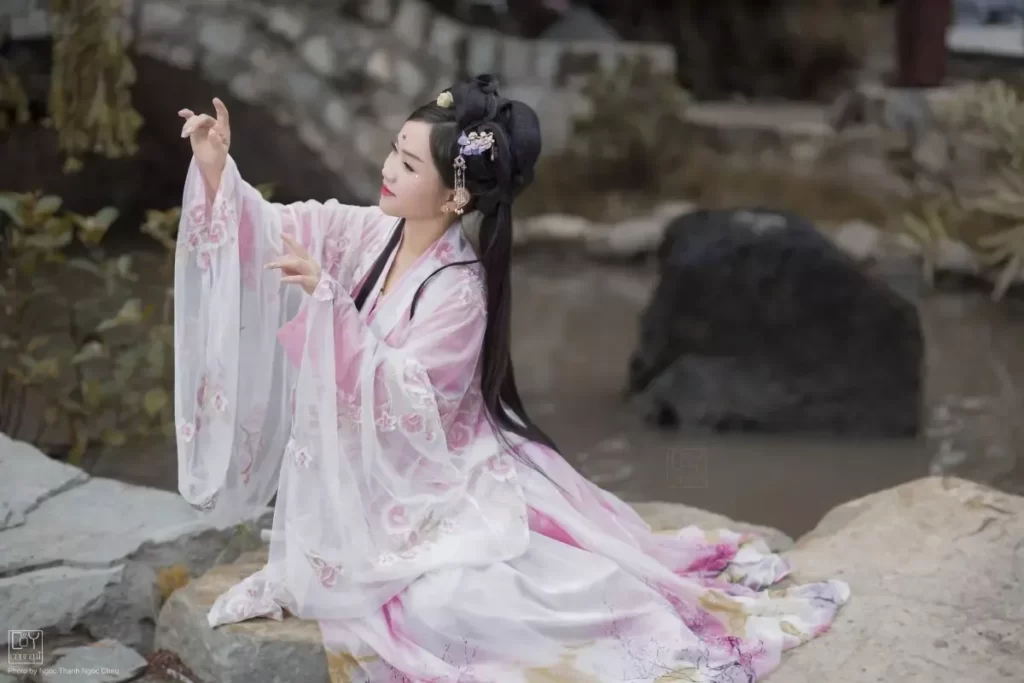 Chuẩn bị thiết bị chụp ảnh là một bước quan trọng trong quá trình tạo ra những tác phẩm nghệ thuật (Nguồn ảnh: Internet)