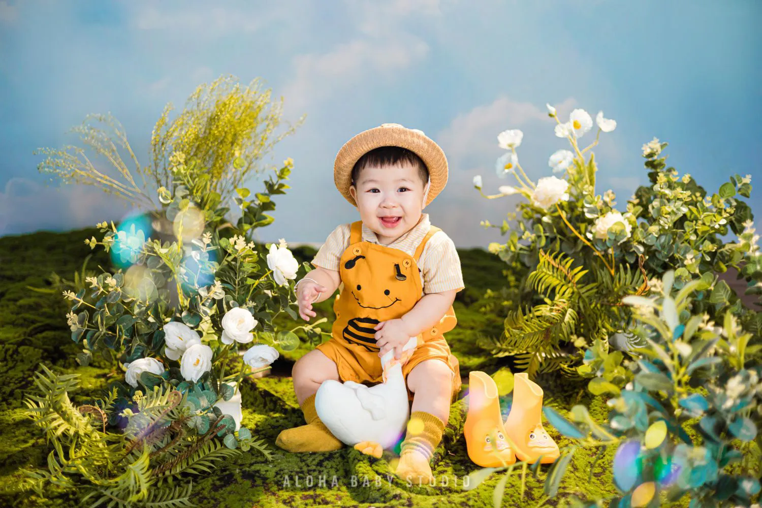 Concept chụp hình thôi nôi bé ở tại Sài Gòn phông trơn