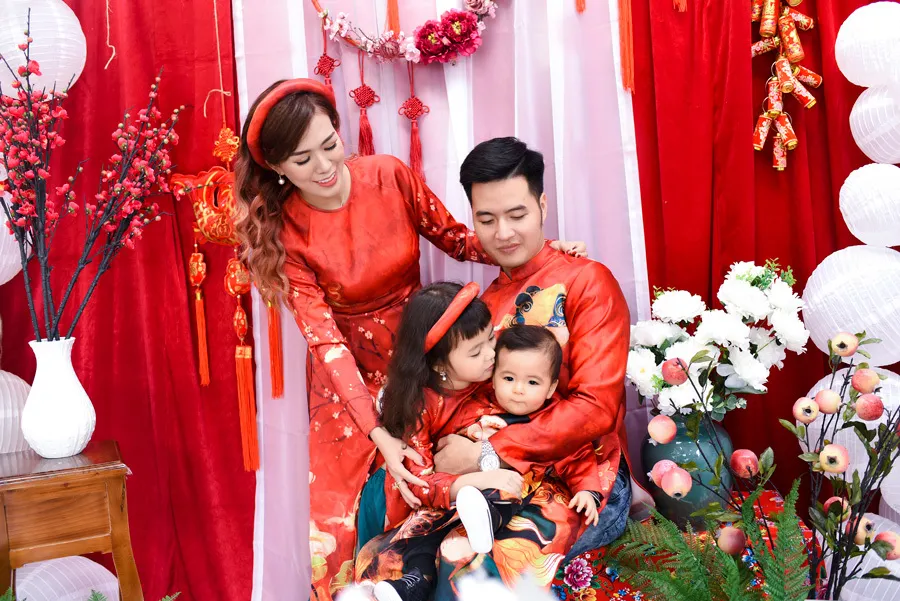 Ý tưởng tạo dáng chụp ảnh gia đình 4 người cực đẹp và đơn giản