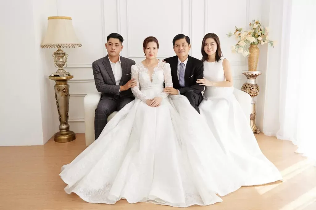 Ý tưởng chụp ảnh gia đình trong phòng studio
