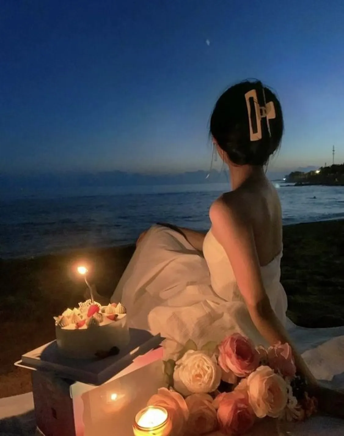 Tạo dáng chụp ảnh ngắm bình minh, hoàng hôn “so deep” biển