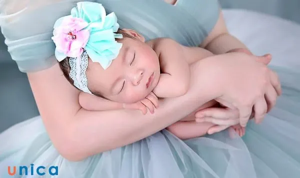 Những điều tối kỵ trong việc chụp ảnh cho bé sơ sinh. (Nguồn: Internet)