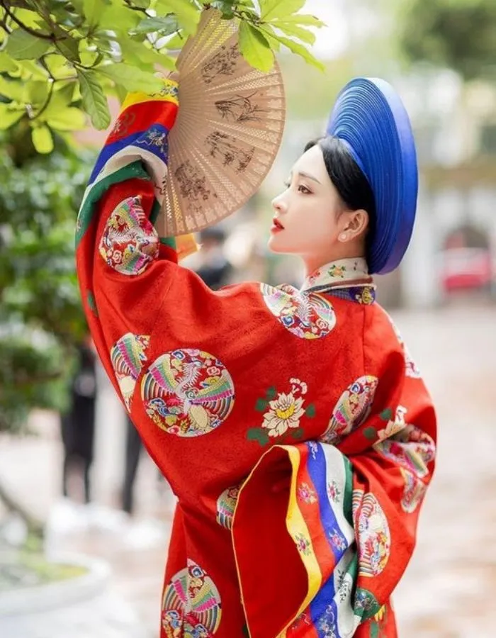 Chụp ảnh kỷ yếu đẹp với cổ phục truyền thống