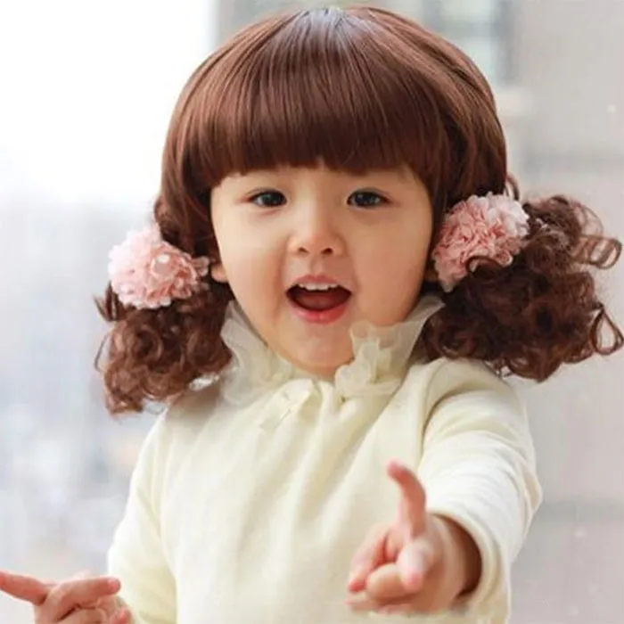 Chụp ảnh bé 1 tuổi với ý tưởng biến hóa với tóc giả là cách tuyệt vời để tạo ra những bức ảnh độc đáo và thú vị.