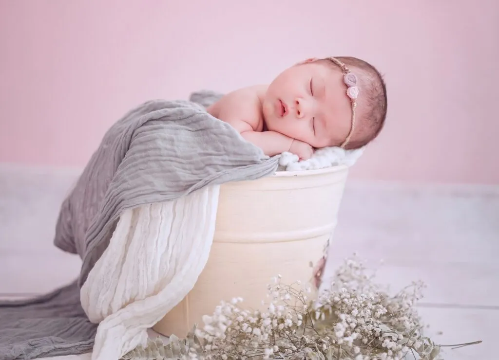 Ý tưởng chụp ảnh quấn khăn cho bé