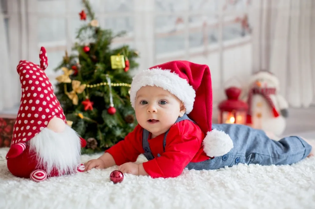 Chụp ảnh Noel cho bé Ghi lại khoảnh khắc đáng yêu của mùa Giáng Sinh