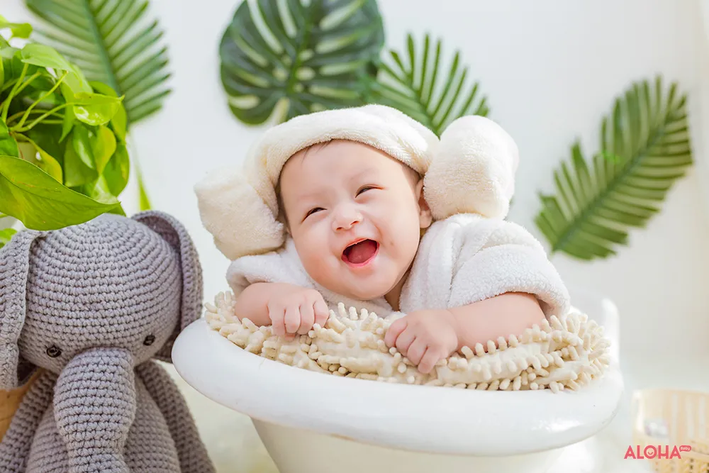Khi chụp ảnh cận mặt cho bé 1 tuổi, bạn có cơ hội ghi lại những đặc điểm đáng yêu