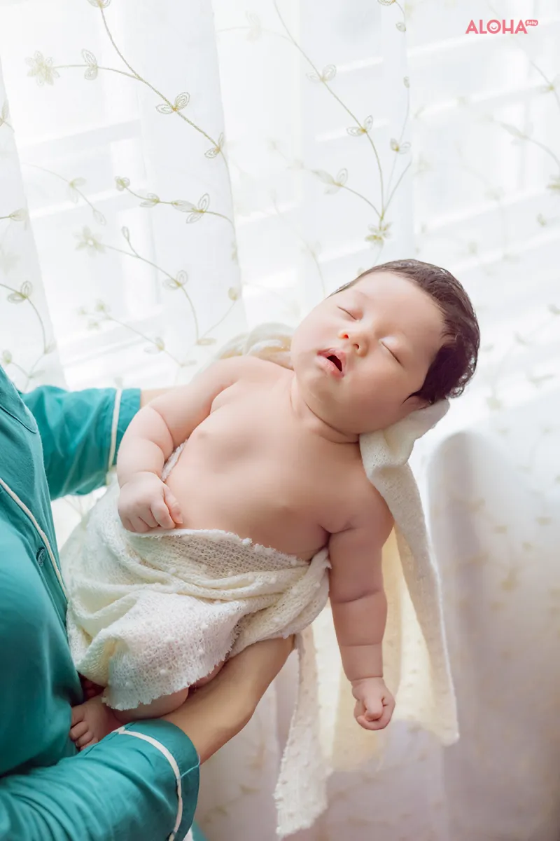 Quan niệm nên hay không nên chụp ảnh cho trẻ sơ sinh đã khiến không ít bậc cha mẹ hiện đại đứng trước câu hỏi khó xử