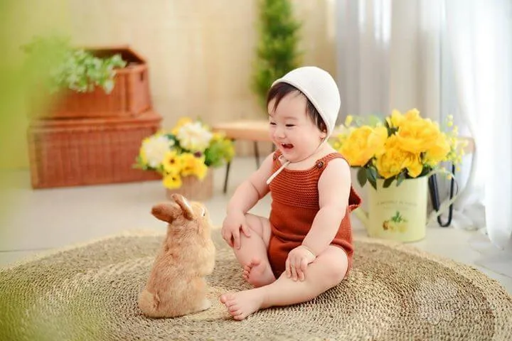 Concept bé và thú cưng