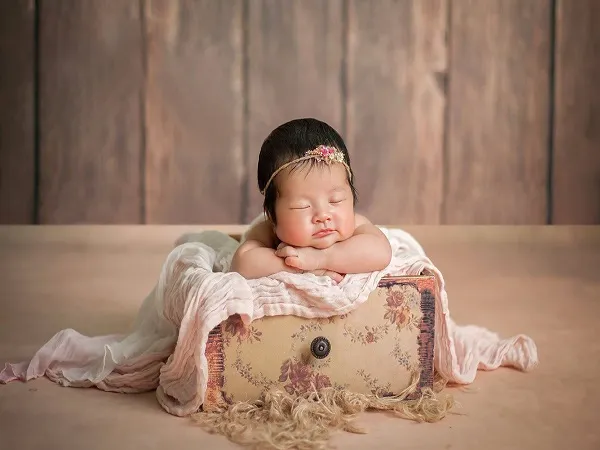 Bố mẹ và các nhiếp ảnh gia hãy kiên nhẫn hơn với bé sơ sinh nhé