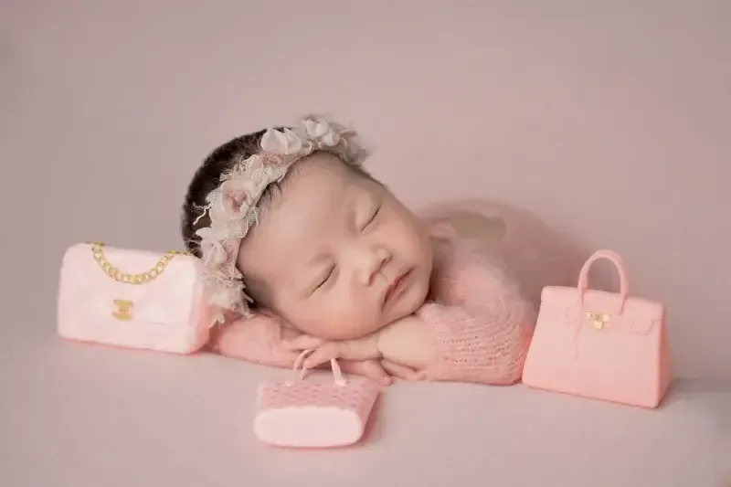 Chụp ảnh cho trẻ sơ sinh có sao không? Khi chụp ảnh cho trẻ sơ sinh, bạn cần tuân theo một số lưu ý gì?