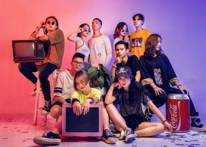 Chụp ảnh kỷ yếu đẹp với phong cách "street style"