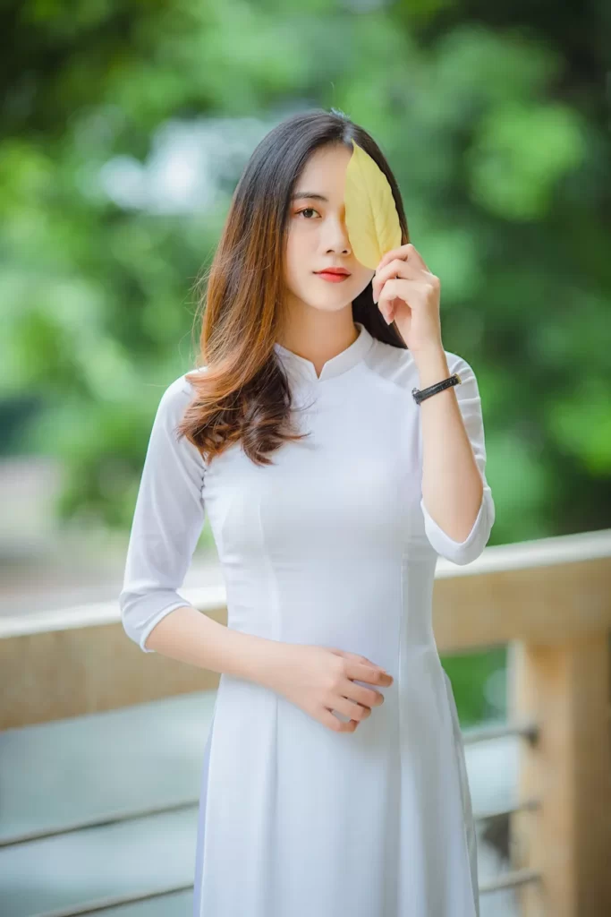 20+ Cách tạo dáng chụp ảnh áo dài kỷ yếu duyên dáng thướt tha