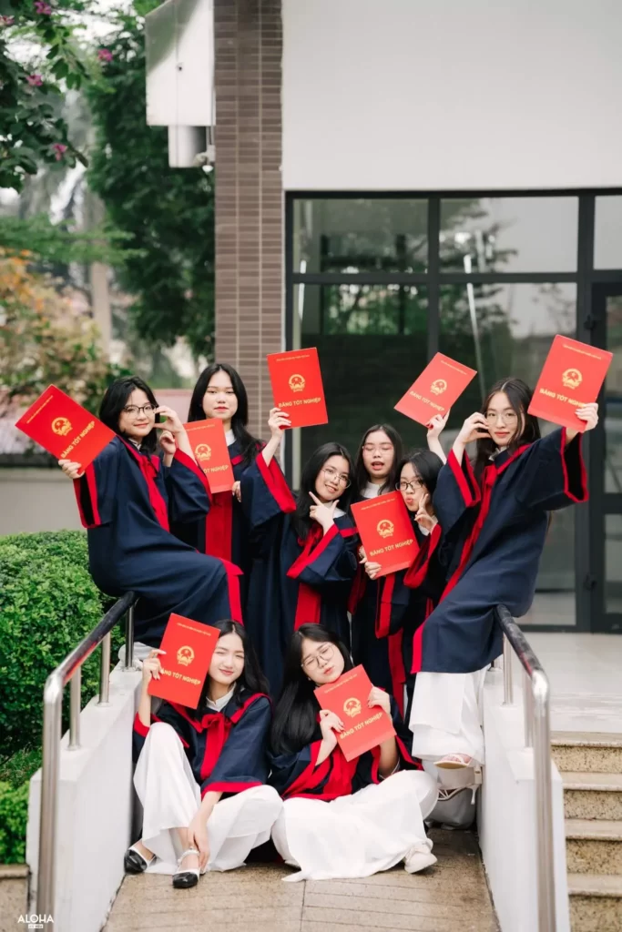 Các kiểu tạo dáng chụp ảnh kỷ yếu sang xịn mịn cho nam và nữ. (Nguồn: Kỷ yếu Aloha)