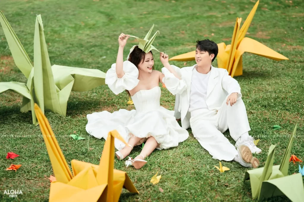 Bí kíp chụp ảnh kỷ yếu với người yêu đẹp lung linh. (Aloha Media)