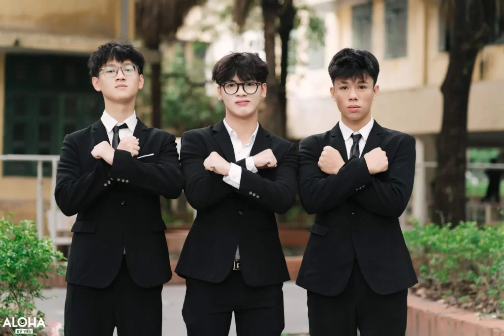 Các kiểu tạo dáng chụp ảnh kỷ yếu sang xịn mịn cho nam và nữ. (Nguồn: Kỷ yếu Aloha)