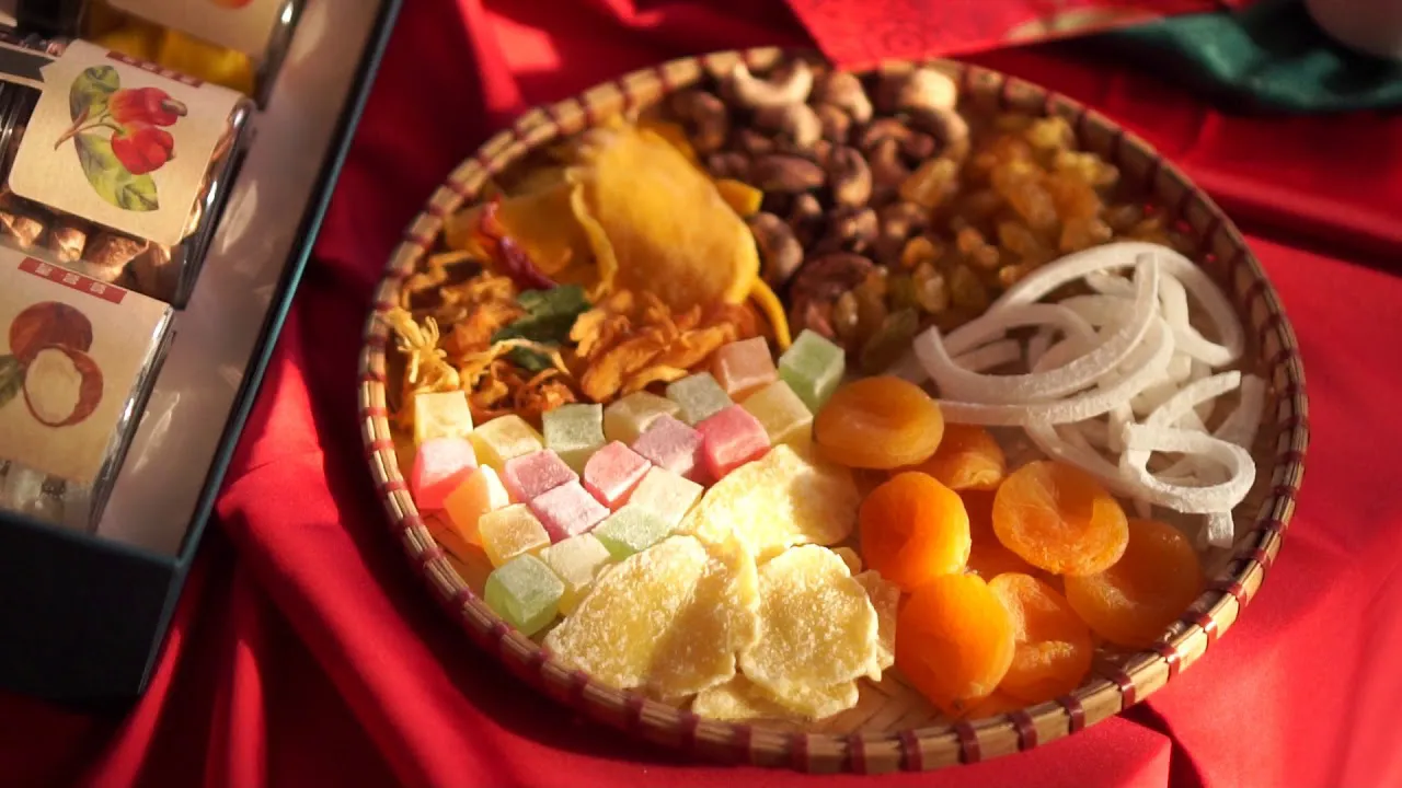 Chuẩn bị các loại bánh kẹo, mứt Tết