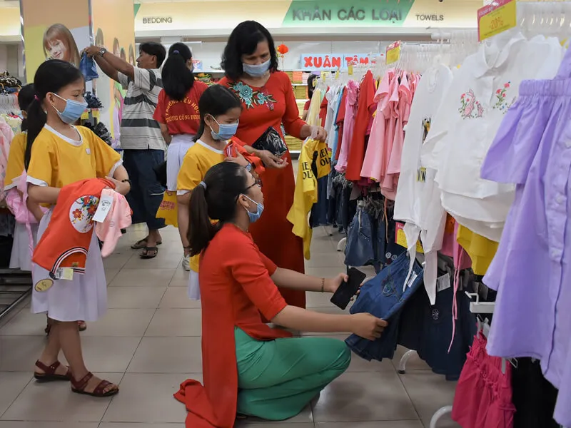 Mua sắm, chuẩn bị quần áo ngày Tết