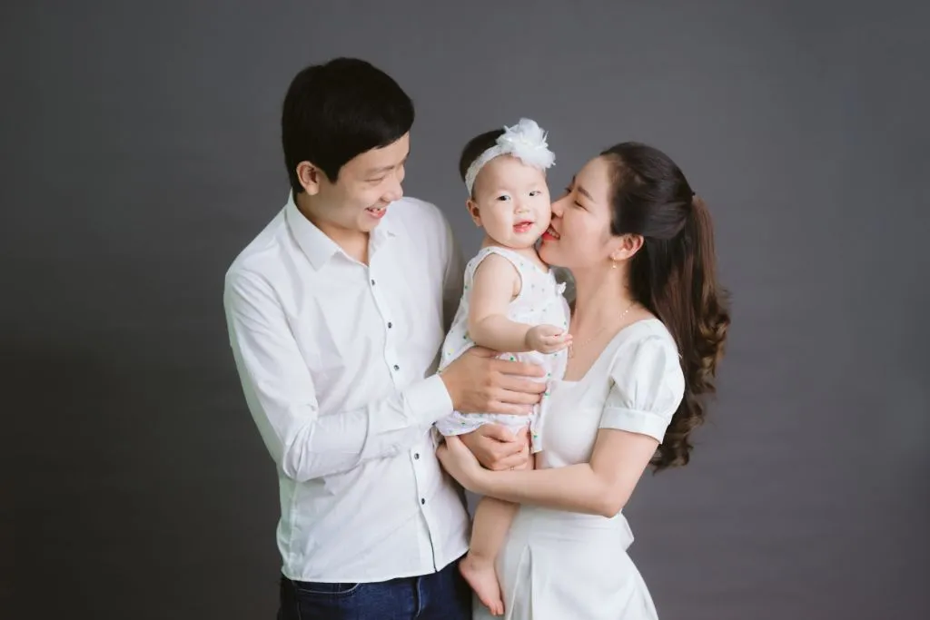 Các tư thế tạo dáng lôi cuốn cho cả bé và bố mẹ