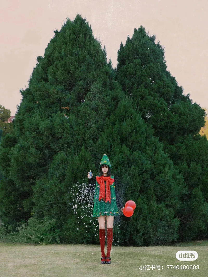 Biến mình thành cây thông Noel