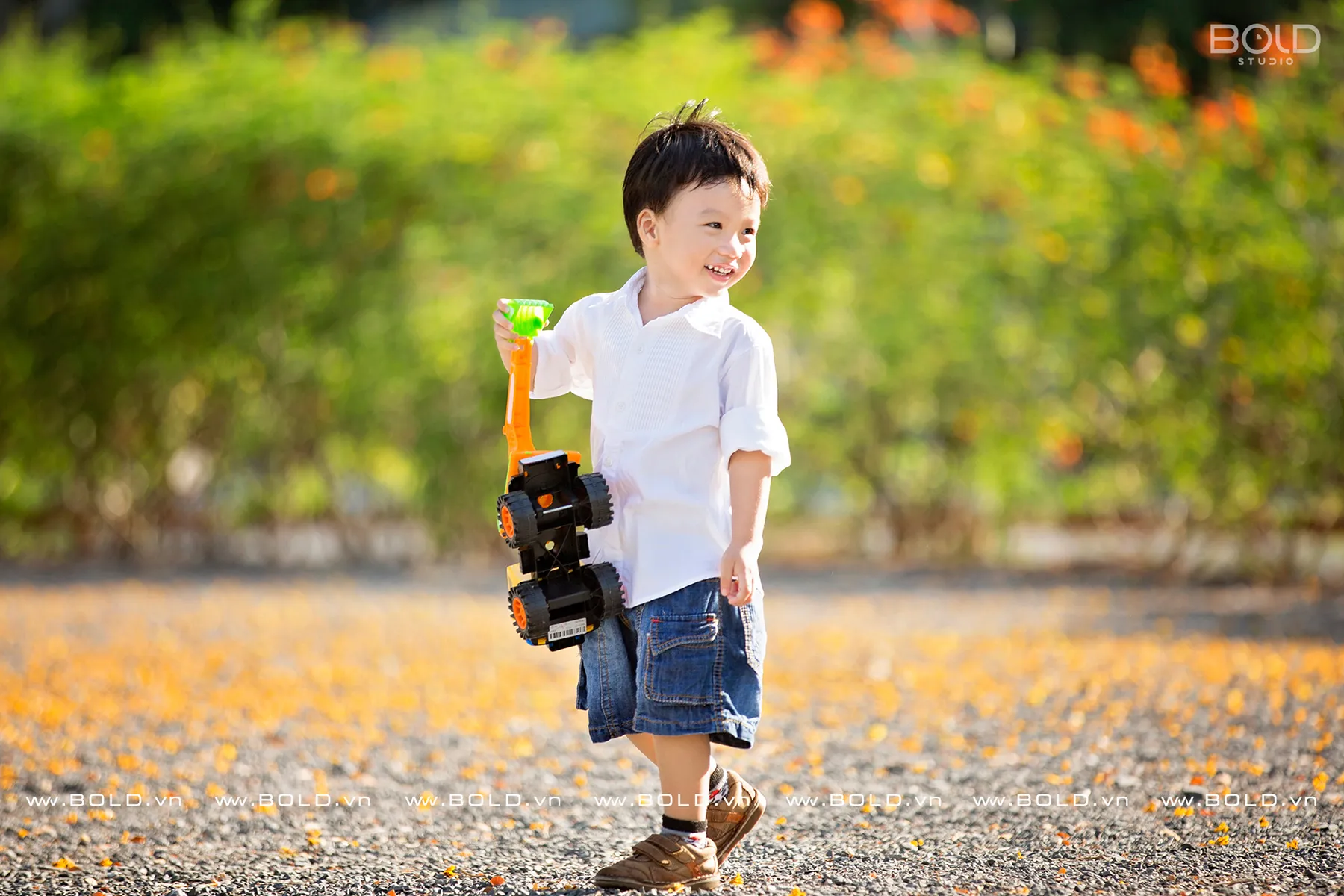 Nên chụp ảnh dã ngoại cho bé vào thời điểm nào trong ngày