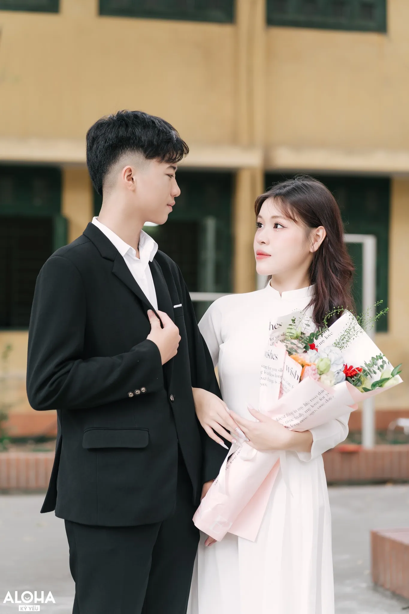 Tạo dáng chụp ảnh nam học sinh kiểu chụp tình yêu đôi lứa tuổi học trò