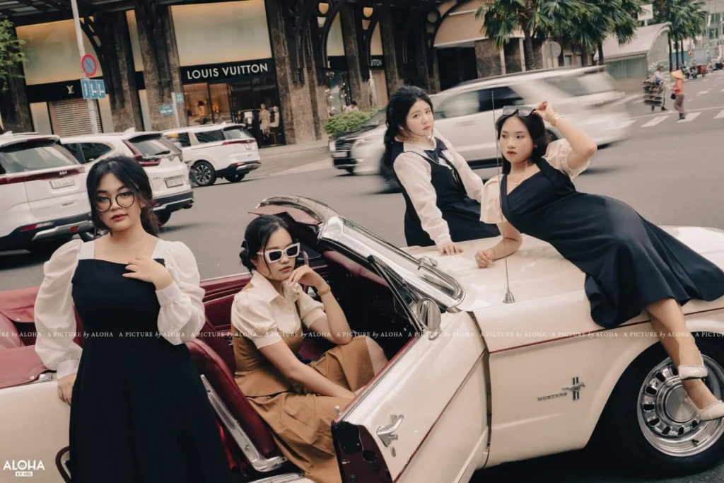 Chụp kỷ yếu concept Retro là gì? Điểm khác nhau giữa concept Retro và concept Vintage? (Nguồn: Aloha Media)