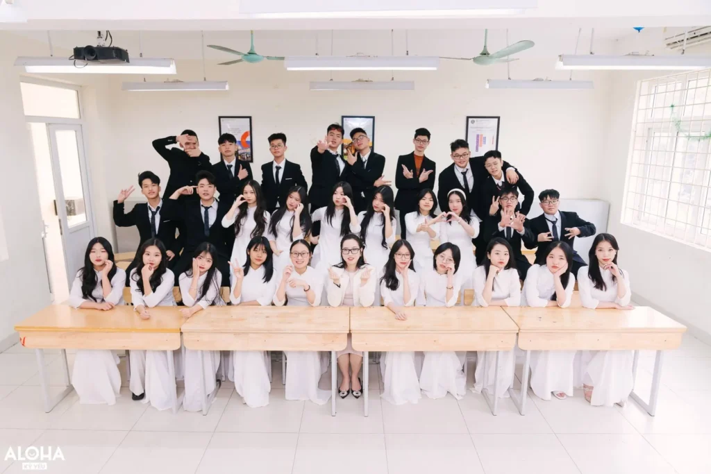 Ý tưởng trang trí lớp học chụp kỷ yếu bắt mắt, độc đáo dành cho học sinh. (Nguồn: Aloha Media)