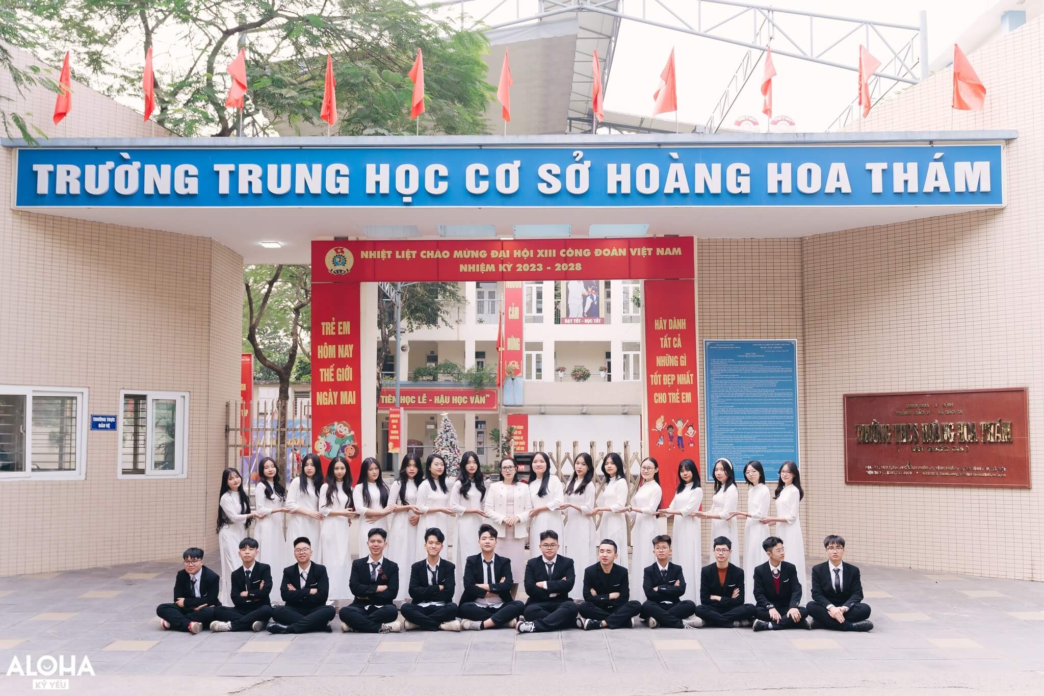 Gợi ý chụp ảnh kỷ yếu cấp 2 sang xịn mịn dành cho học sinh hot nhất 2024. (Nguồn: Aloha Media)