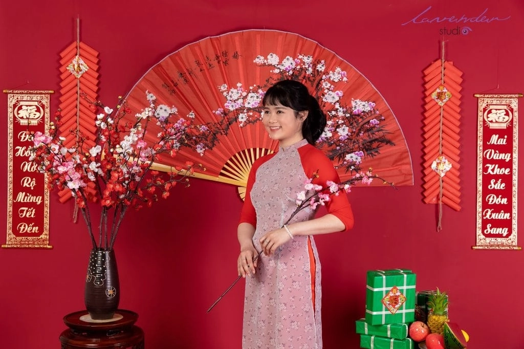 Bỏ túi bí quyết chụp ảnh Tết với áo dài cách tân độc đáo