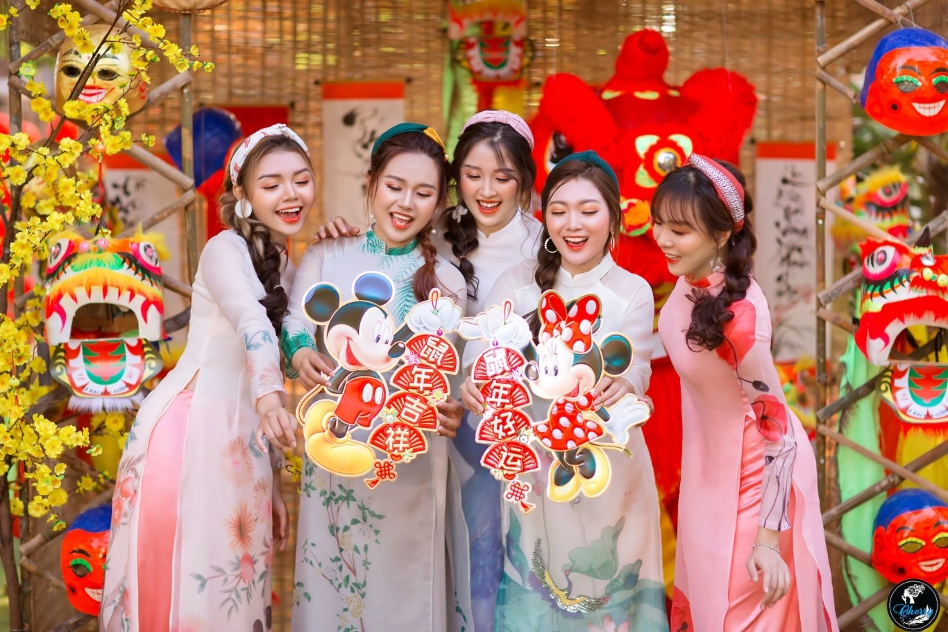 Bỏ túi ngay 3 mẹo chụp ảnh Tết cho nhóm bạn