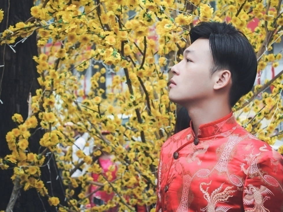 Các kiểu tạo dáng độc lạ khi chụp ảnh Tết cho phái nam