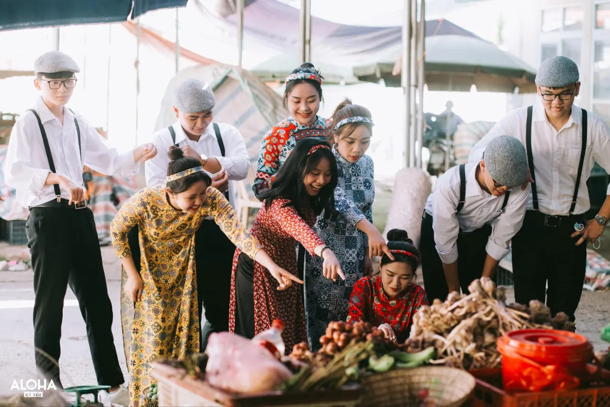 Ghi lại những khoảnh khắc đẹp nhất của cuộc đời học sinh với áo dài truyền thống. (Nguồn: Aloha Media) Ghi lại những khoảnh khắc đẹp nhất của cuộc đời học sinh khi chụp ảnh kỷ yếu với áo dài truyền thống.