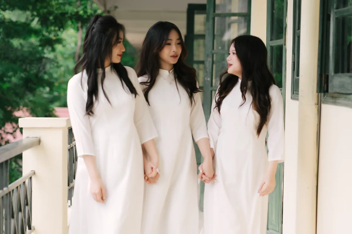 Dấu ấn thanh xuân trong bức hình áo dài. (Nguồn: Aloha Media) Dấu ấn thanh xuân trong bức hình chụp hình kỷ yếu áo dài.