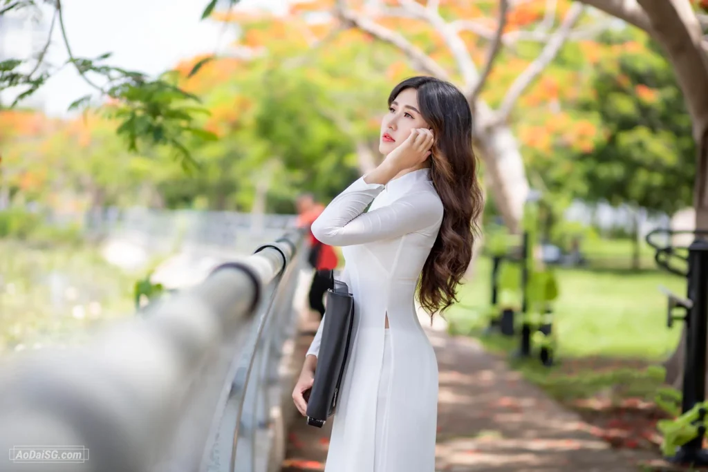 Chụp ảnh kỷ yếu áo dài - Mẫu áo dài chụp ảnh kỷ yếu đẹp nhất