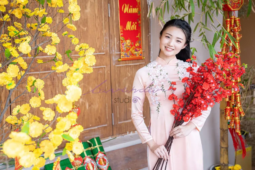 Gợi ý các kiểu tạo dáng chụp ảnh Tết