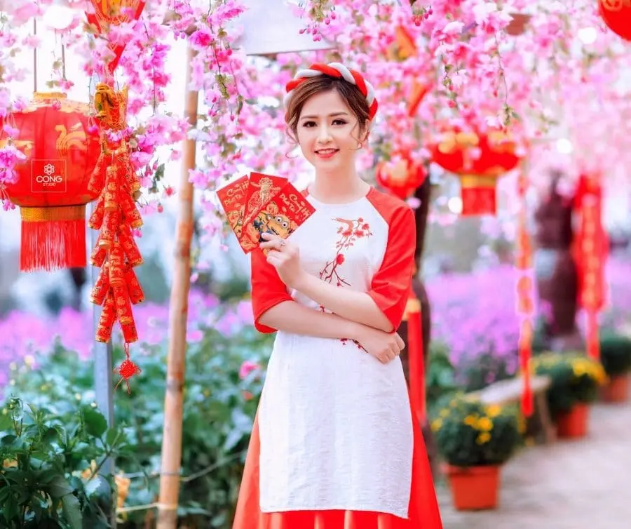 Gợi ý các kiểu tạo dáng chụp ảnh Tết với áo dài